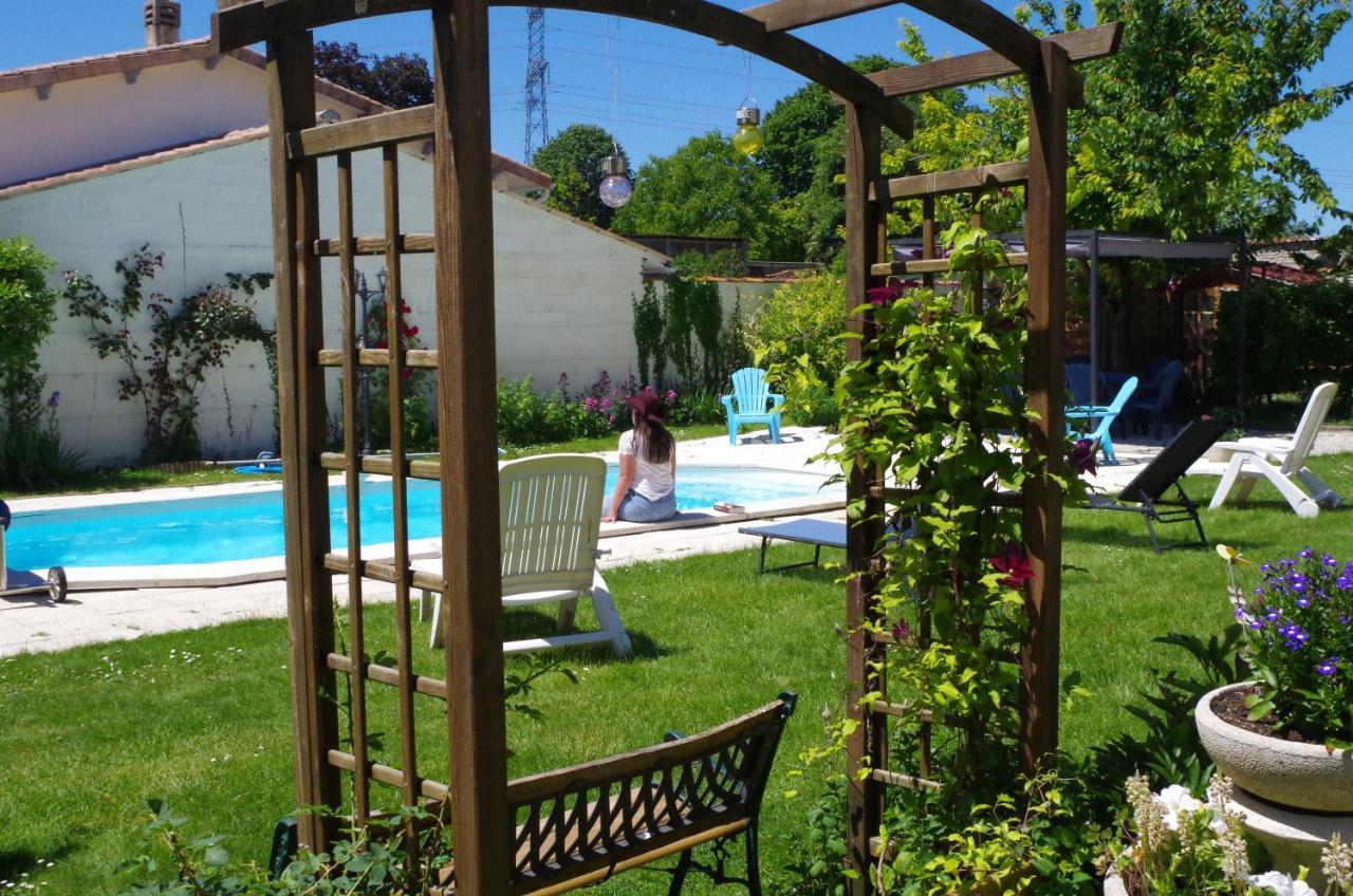 Maison D'Hotes Le Cadran Solaire Courcelles  Екстер'єр фото