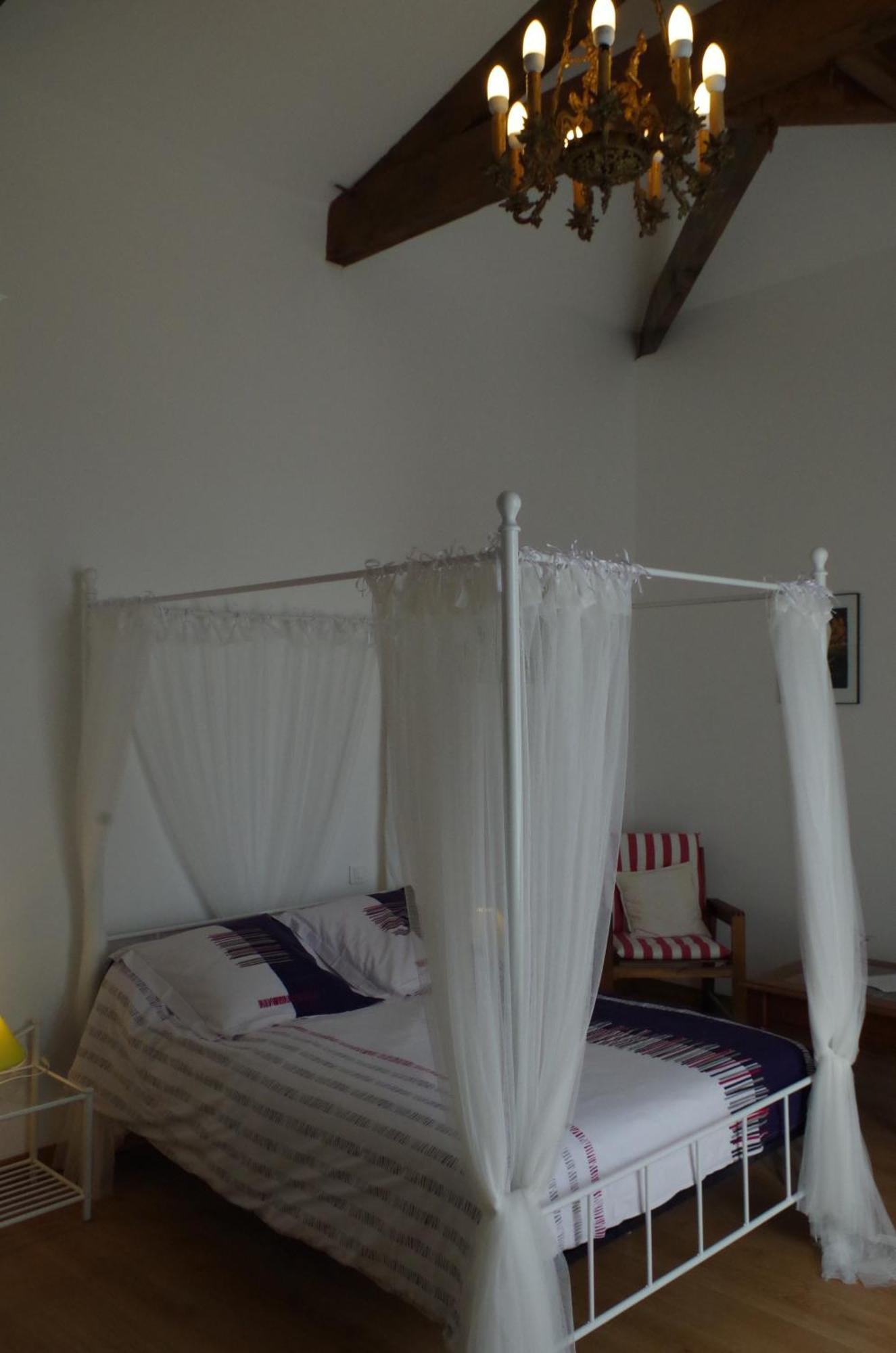 Maison D'Hotes Le Cadran Solaire Courcelles  Екстер'єр фото