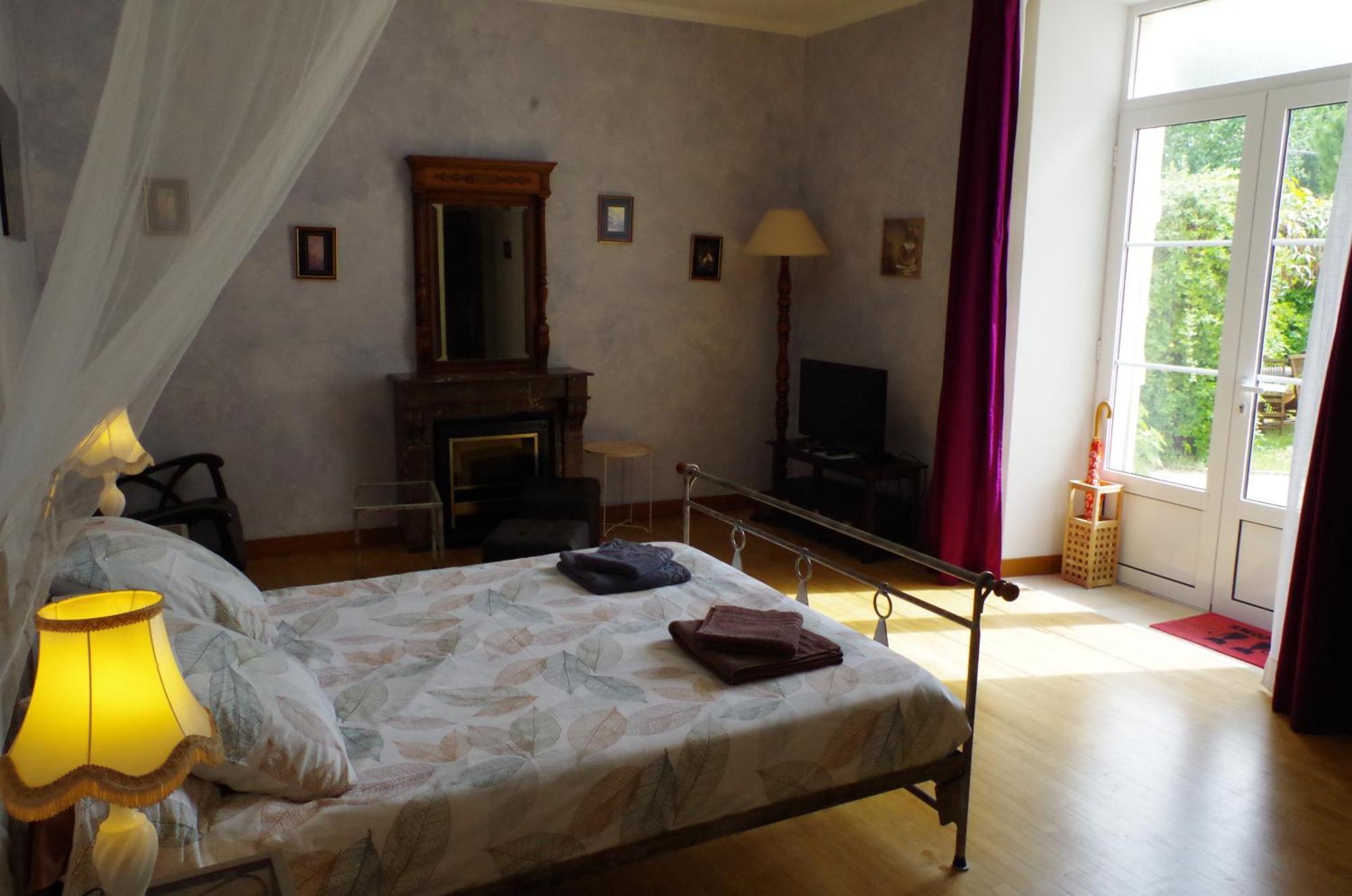 Maison D'Hotes Le Cadran Solaire Courcelles  Екстер'єр фото