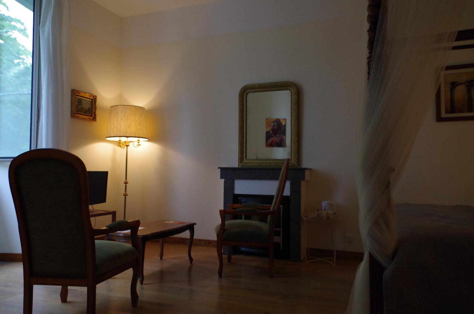 Maison D'Hotes Le Cadran Solaire Courcelles  Екстер'єр фото