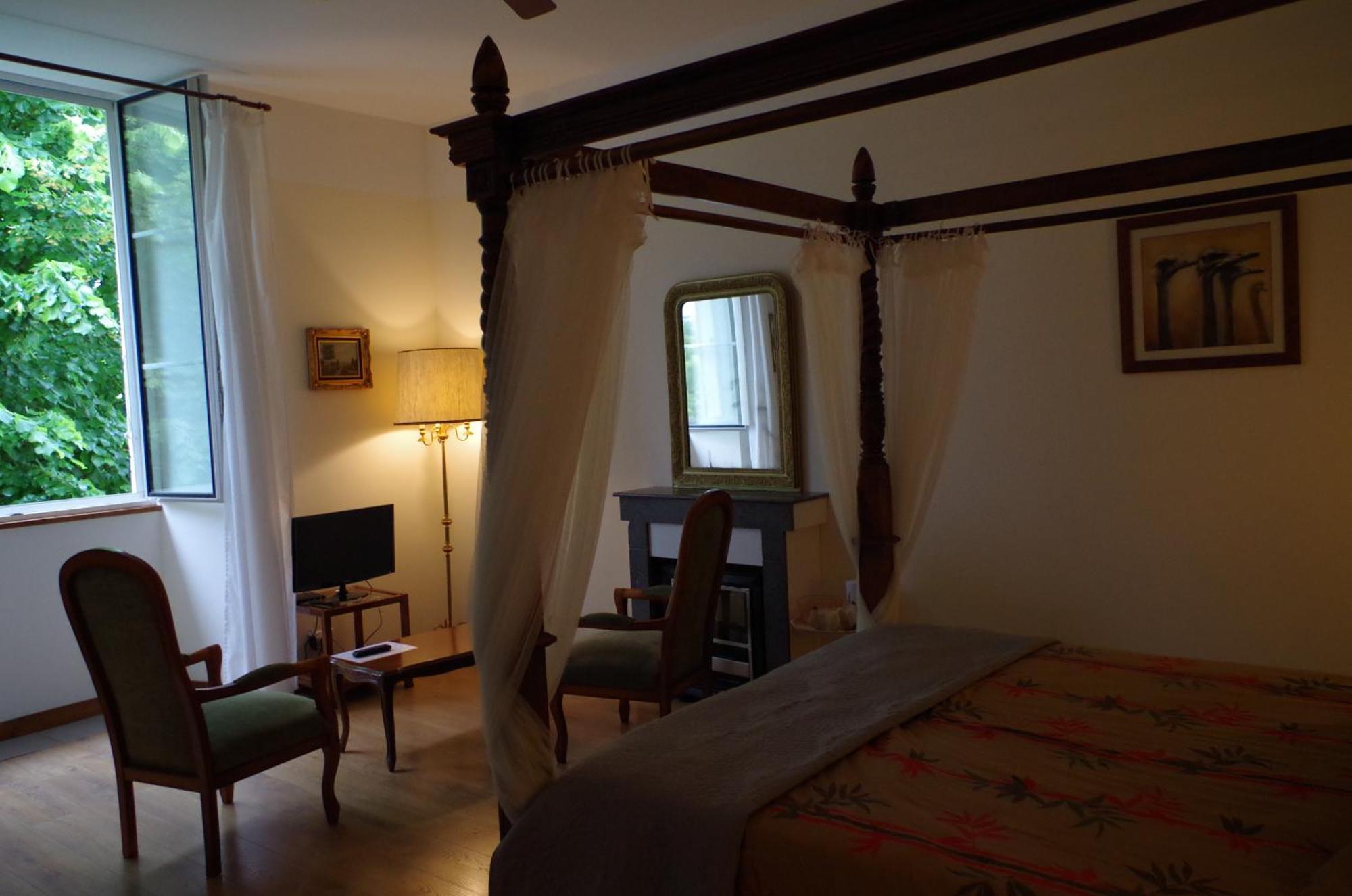 Maison D'Hotes Le Cadran Solaire Courcelles  Екстер'єр фото